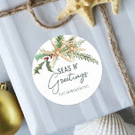 Sticker Rond Seas N Salutations Tropical Christmas Starfish<br><div class="desc">Ces autocollants de Noël tropicaux confèrent aux enveloppes des sceaux magnifiques pour ajouter une touche de plage côtière à votre courrier de vacances,  avec deux étoiles de mer décorées de feuilles saints,  de baies et de sprigs de pin,  et la plage disant "mers n’salutations".</div>