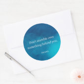 Sticker Rond Seneca : Concentrons-nous sur l'avenir, ne tombez  (Enveloppe)