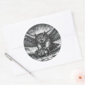 Sticker Rond Sentinelle Hibou ailé par BurnsInHell (Enveloppe)