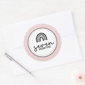 Sticker Rond Sept mois d'arc-en-ciel et jalon pois (Enveloppe)