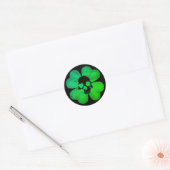 Sticker Rond shamrock crâne éffrayant (Enveloppe)