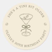 Sticker Rond She's A Tini Bit Older Coffee Martini Birthday (Devant)