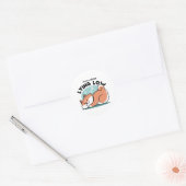 Sticker Rond Shiba Inu Art : Juste un Shiba Lying Low (Enveloppe)