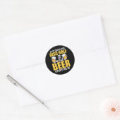 Sticker Rond Si cela implique le disc golf et la bière, comptez (Enveloppe)