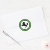 Sticker Rond Silhouette de Cheval Noir sur Motif Vert (Enveloppe)
