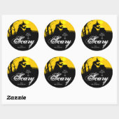 Sticker Rond Silhouette de sorcière pieuse Halloween (Feuille)