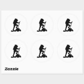 Sticker Rond silhouette noire simple randonnée de montagne (Feuille)