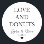 Sticker Rond Simple classique AMOUR DONUTS Coeur Mariage Faveur<br><div class="desc">Sticker classique en Merci noir avec "Love and DONUTS" dans une police classique moderne et élégante. Vous pouvez facilement le personnaliser avec vos noms et date mariage.</div>