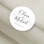 Sticker Rond Simple élégant script couple de noms mariage<br><div class="desc">Concept minimaliste moderne nom du couple et date de l'événement,  simple et élégant. grand autocollants de faveur personnalisés.</div>