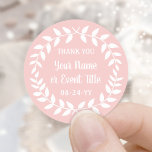 Sticker Rond Simple Laurel Wreath Blush Pink & White Merci<br><div class="desc">Ajoutez une touche de finition personnalisée aux faveurs de la fête et des notes de remerciement avec des autocollants ronds de couronne de laurier personnalisés. Tout libellé sur ce modèle est simple à customiser pour toute occasion, comme mariage, douche nuptiale, remise des diplômes, fête d'anniversaire, anniversaire ou retraite. Modifiez ou...</div>