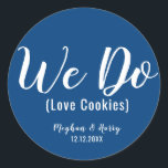 Sticker Rond Simple Marine Bleu Nous Aimons Cookies Mariage Fav<br><div class="desc">Simple We Do Love Cookies Wedding Favor Treat Classic Round Sticker</div>