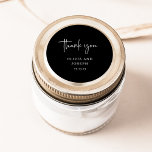 Sticker Rond Simple, moderne et minimaliste | Mariage noir<br><div class="desc">Ces élégants autocollants de mariage noir ou de douche nuptiale sont simples et minimalistes,  mais très élégants grâce au script manuscrit moderne qui dit "merci",  et la disposition propre.</div>