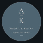 Sticker Rond Simple moderne Marine Blue Monogram Mix Match Mari<br><div class="desc">Simple Modern Navy Blue Monogram Mix Match Mariage Classic Round Sticker présente des appareillages de type moderne dans des tons doux et modernes de terre.</div>