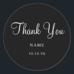Sticker Rond Simple noir moderne minimaliste Mariage classique<br><div class="desc">Simple noir élégant minimaliste moderne Mariage classique Ces élégants stickers mariage ou douche nuptiale sont simples et minimalistes, mais très élégants grâce au script manuscrit moderne qui dit merci, et la disposition propre. Simple moderne minimaliste Mariage classique, mariage ou douche nuptiale, noir élégant et chic, simple, écriture de script typographie,...</div>