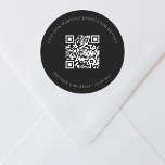 Sticker Rond Site mariage QR code détails rsvp noir<br><div class="desc">Ajoutez votre URL pour votre site mariage. Pour plus d'informations,  détails,  rsvp en ligne. Arrière - plan noir,  texte blanc.</div>