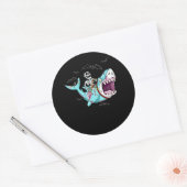 Sticker Rond Skeleton équitation Zombie Shark Funny Halloween c (Enveloppe)