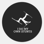 Sticker Rond Ski Shirt - I Do My Own Stunts - Funny Skiing Tee  (Devant)