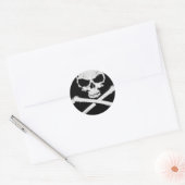 STICKER ROND SKULL AND CROSSBONES (Enveloppe)