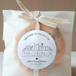 Sticker Rond Skyline Phoenix City | Bienvenue Mariage<br><div class="desc">Améliorez vos forfaits d'accueil mariages ou vos faveurs événementielles avec un ensemble personnalisé d'autocollants d'accueil ! Ces autocollants élégants et minimes sont adaptés à un mariage qui se déroule dans la belle ville de Phoenix, Arizona. Elles disposent d'une ligne d'horizon moderne et décorée du nom de la ville intégrée en...</div>
