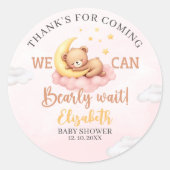 Sticker Rond Sleeping Bear – We Can Bearly Wait (Devant)