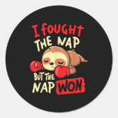 Sticker Rond Sloth I Fought The Nap But The Nap Won (Devant)