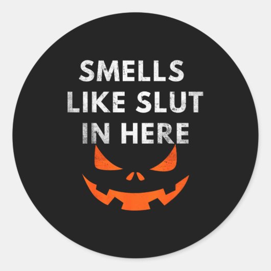 Sticker Rond Smells Like In Here, Offensive Humor, Funny Hallow (Devant)