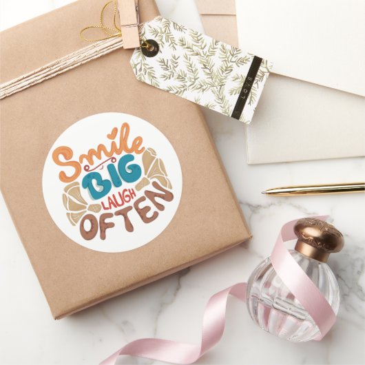 Sticker Rond Smile Big Laugh Souvent : Joyeux (Cadeaux)