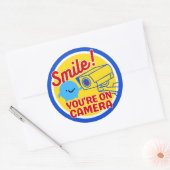Sticker Rond Smile Vous Êtes Sur Caméra (Enveloppe)