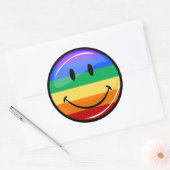Sticker Rond Smiling Gay LGBT Pride Arc-en-ciel drapeau (Enveloppe)