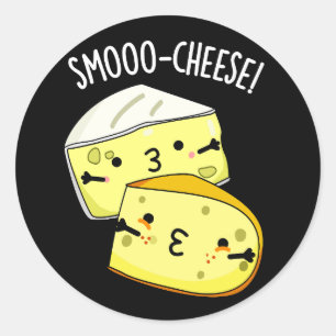 Sticker Rond Smoo-cheese Funny Cheese Pun Dark BG