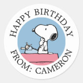 Sticker Rond Snoopy à la machine à écrire | Joyeux anniversaire (Devant)