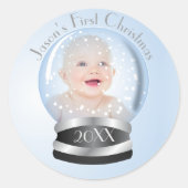 Sticker Rond Snow Globe bleu garçon Baby's 1st Christmas Photo (Devant)