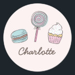 Sticker Rond Soins sucrés<br><div class="desc">Cet autocollant correspond à notre invitation d'anniversaire Sweet Traitements et serait parfait comme une fête de faveur autocollant ou enveloppe scellé.</div>