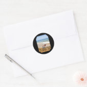 Sticker Rond Son temps de plage (Enveloppe)