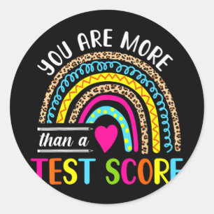 Sticker Rond Sont Plus Qu'Un Test Score Maigre Arc En Ciel Jour