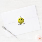 Sticker Rond Souriez, Il n'y a pas d'enfer. (Enveloppe)