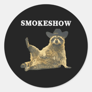 Sticker Rond Spectacle de fumée Cow-boy Raton laveur Grill Mast