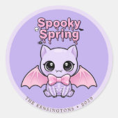 Sticker Rond Spooky Spring Bat Lavender Pastel Goth Round (Devant)