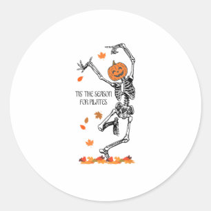 Sticker Rond Squelette C'Est La Saison Pour Pilates Méditation 