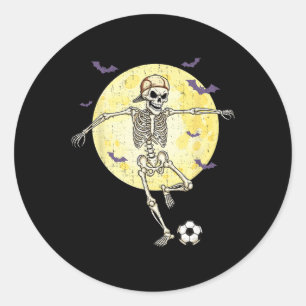 Sticker Rond Squelette drôle jouant au football Halloween drôle