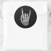 Sticker Rond Squelette main avec le signe rock et roll (Sac)