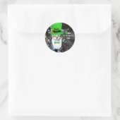 STICKER ROND ST PATRICK'S DAY CHAT AVEC LE CASQUETTE LEPRECHAUN (Sac)