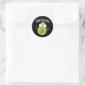 Sticker Rond Stare-vocado Drôle Avocado Pun Dark BG (Sac)