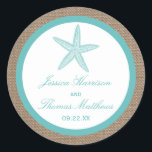 Sticker Rond Starfish Turquoise Burlap Beach Wedding Collection<br><div class="desc">L'étoile de mer turquoise sur la collection de mariages de plage de burlap est parfaite pour tout couple qui planifie un mariage romantique en bord de mer. L'arrière - plan rustique effet burlap donne à ces invitations une atmosphère boho-chic, tandis que le turquoise tropical a un coloris frais et cool...</div>