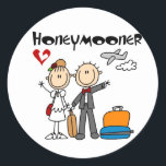 Sticker Rond Stick Figure Honeymooner T-shirts et cadeaux<br><div class="desc">Un personnage en bâton marié et marié avec bagages en partance pour leurs vacances de lune de miel et le texte qui dit "Lune de miel" est présenté sur notre Stick Figure Honeymooner T-shirts, sweat - shirts à capuche, débardeurs, tasses, porte - clés, poste, cartes, magnets, boutons, et autres articles...</div>