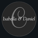 Sticker Rond Sticleur Mariage Monogramme C<br><div class="desc">Les Cadeaux Monogram offrent une vaste sélection de timbres-poste USPS personnalisables, autocollants de scellés d'enveloppe, cartes de voeux, chemises, casquettes, boutons, magnets et bien plus encore. Ces monogrammes sont parfaits pour envoyer des invitations à un mariage, des invitations à une fête d'anniversaire, des annonces de remise de diplômes et des...</div>