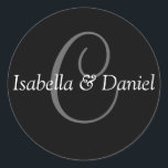 Sticker Rond Sticleur Mariage Monogramme C<br><div class="desc">Les Cadeaux Monogram offrent une vaste sélection de timbres-poste USPS personnalisables, autocollants de scellés d'enveloppe, cartes de voeux, chemises, casquettes, boutons, magnets et bien plus encore. Ces monogrammes sont parfaits pour envoyer des invitations à un mariage, des invitations à une fête d'anniversaire, des annonces de remise de diplômes et des...</div>