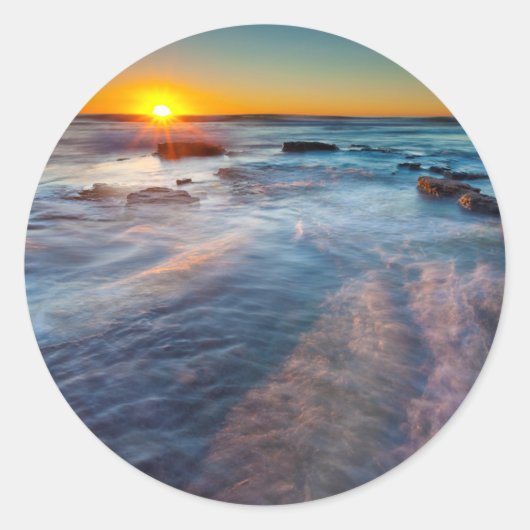 Sticker Rond Sun rays illuminate the Pacific Ocean (Devant)