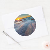 Sticker Rond Sun rays illuminate the Pacific Ocean (Enveloppe)