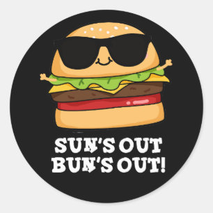 Sticker Rond Sun's Out Bun's Out Funny Burger Pun Dark BG